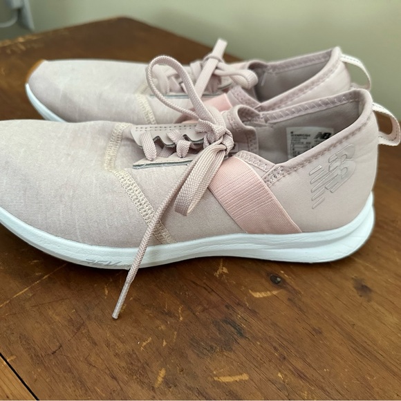 New Balance ladies sneakers with memory sole comfort insert - Picture 2 of 8